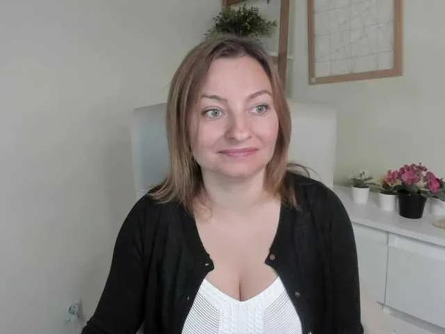 Offline angelaLove13 on BongaCams