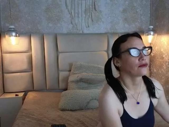 AvaNahomi on BongaCams 