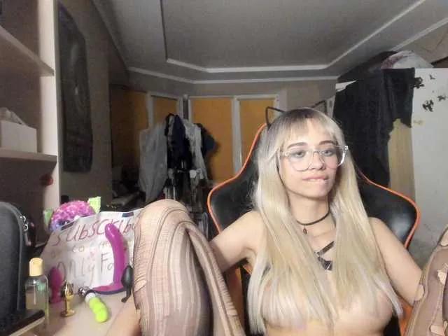 Offline CamDragonic24 on BongaCams