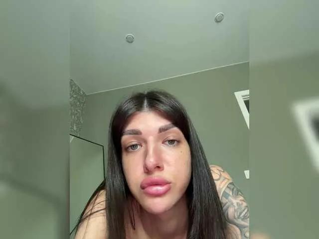 chicanogirl on BongaCams