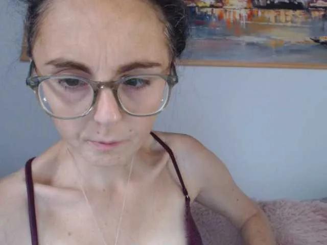 Offline cleophee on BongaCams
