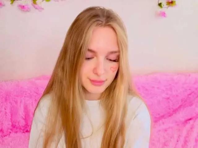CrimsonAura on BongaCams