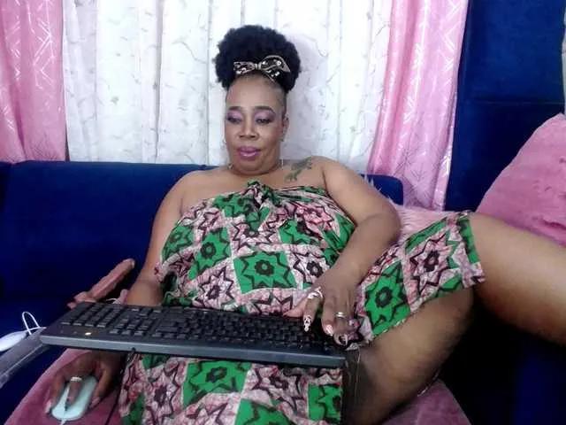 crystalbee on BongaCams