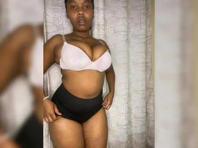 Offline Curvy-maxy9 on BongaCams