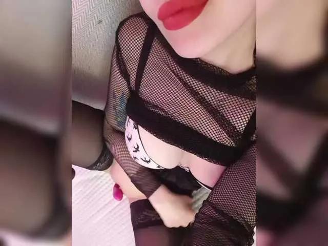 Offline elaizza on BongaCams