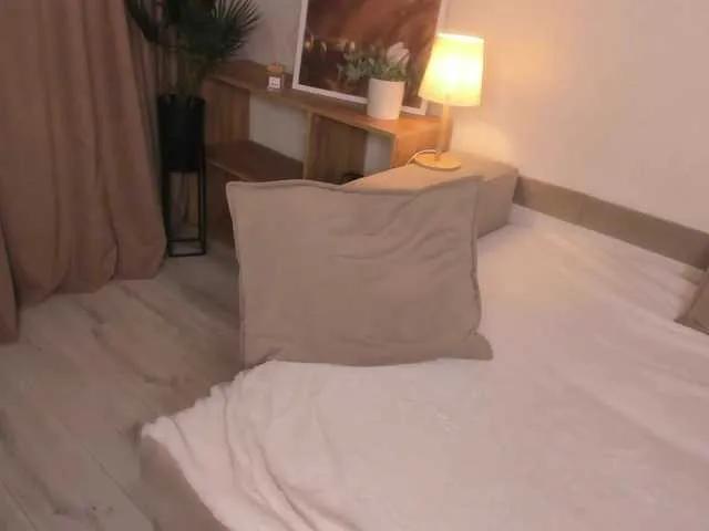 Offline ElinaStarr on BongaCams