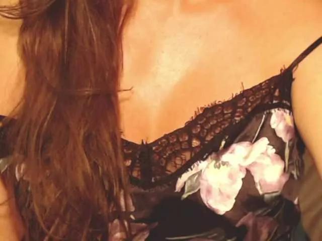 ellaine on BongaCams 