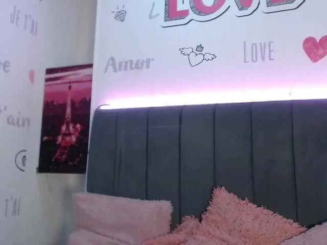 emilyqueen3xx on BongaCams