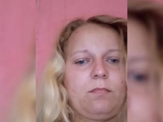 EmmaXlove on BongaCams 