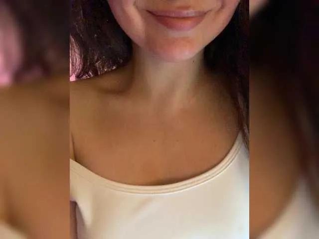 Offline FeeBee on BongaCams