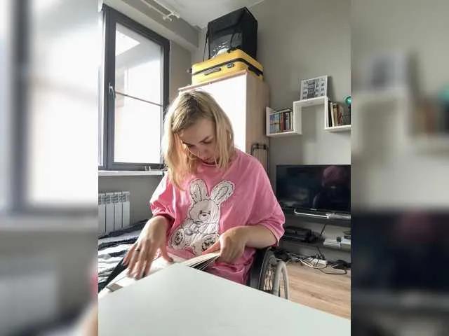 Offline Foxy27 on BongaCams