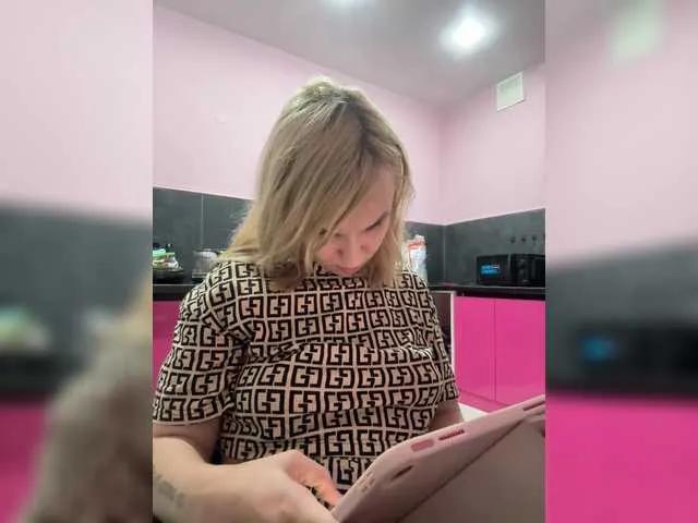 Offline Foxy27 on BongaCams