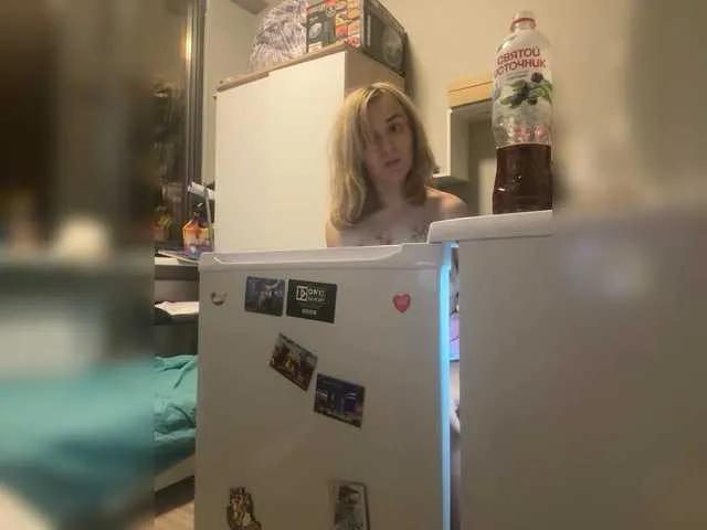 Offline Foxy27 on BongaCams