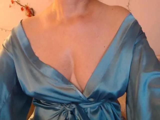 goodSnowQueen on BongaCams 