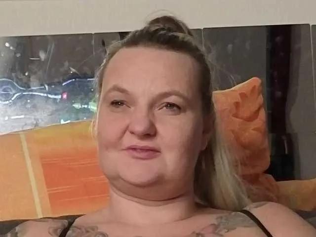 Offline InkedBlondi86 on BongaCams