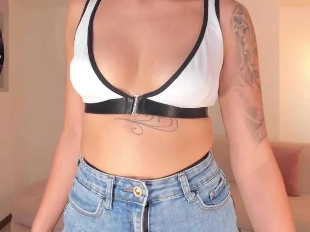 IsabellaKroft on BongaCams