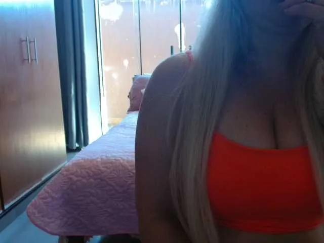 Offline Jussara-Milf on BongaCams