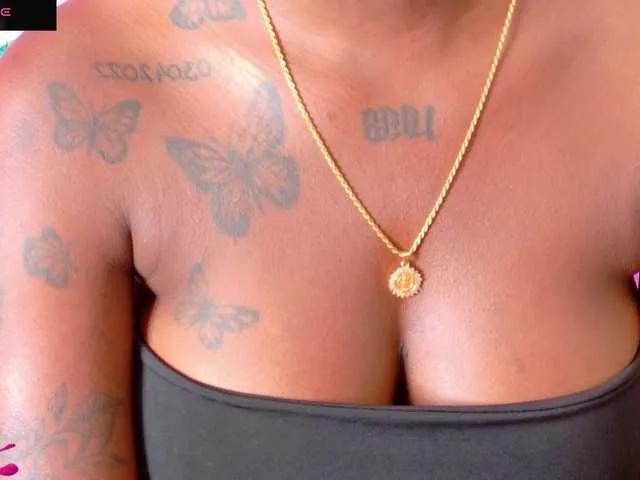 Offline kinkyandsavage on BongaCams