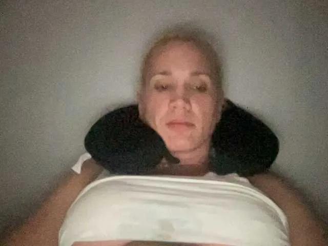Latinasexy4 on BongaCams