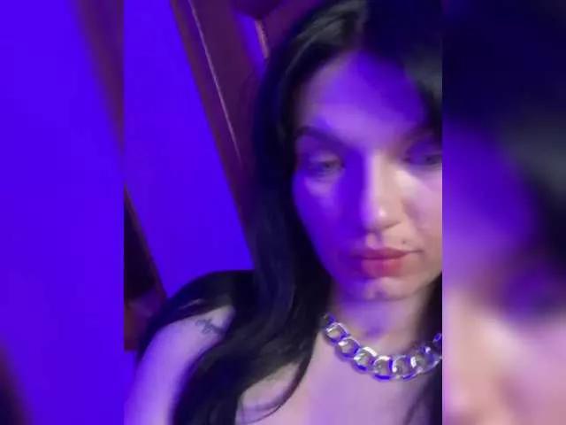 Freechat Laylay13 on BongaCams