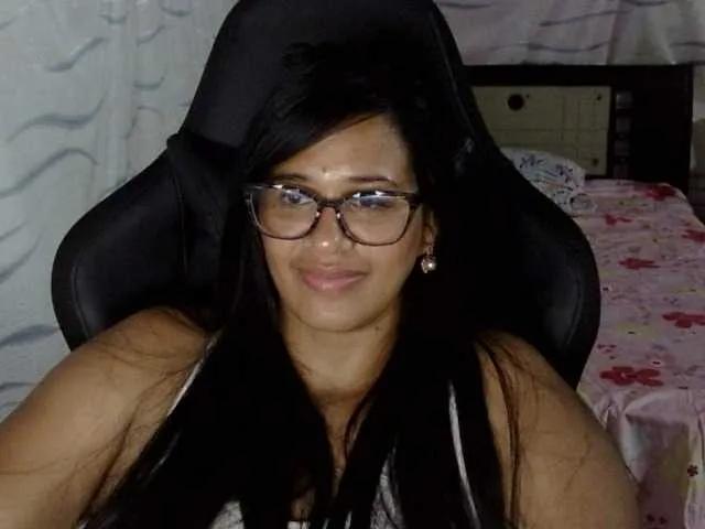 Letty33 on BongaCams