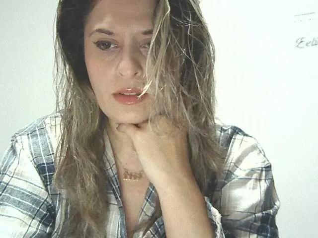 Offline lionessmom on BongaCams