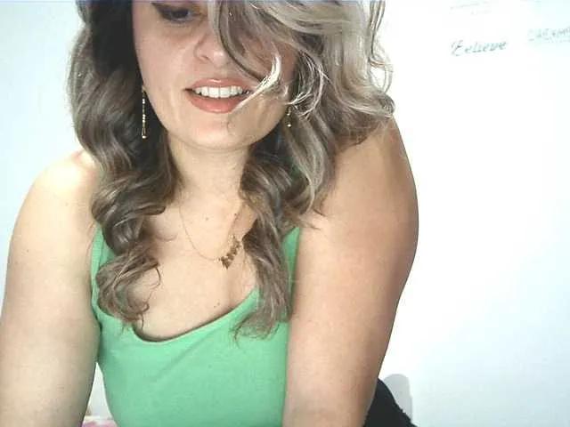 Offline lionessmom on BongaCams