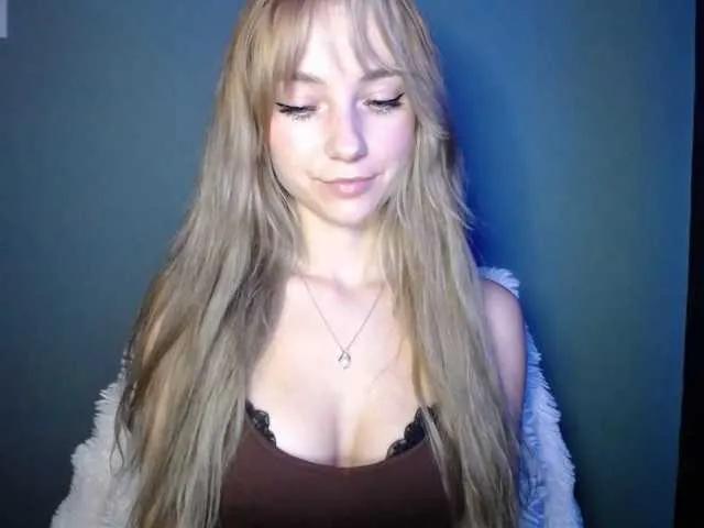 Offline LuciaLovely on BongaCams