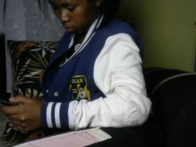 Offline Maellah31 on BongaCams