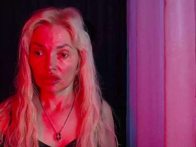 Offline Margo77-1 on BongaCams