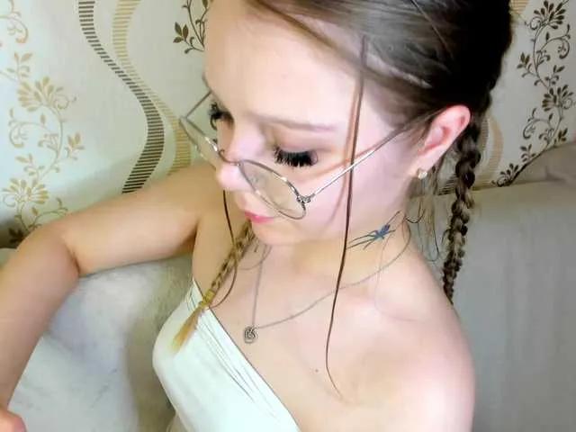 MelMooon on BongaCams 