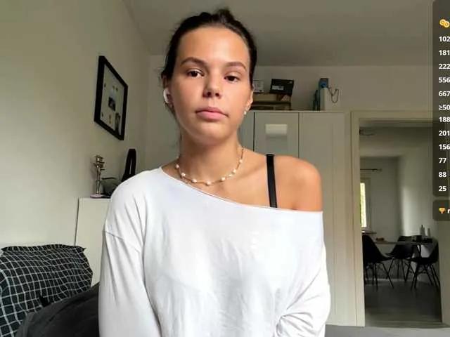 Offline MerleRusson on BongaCams