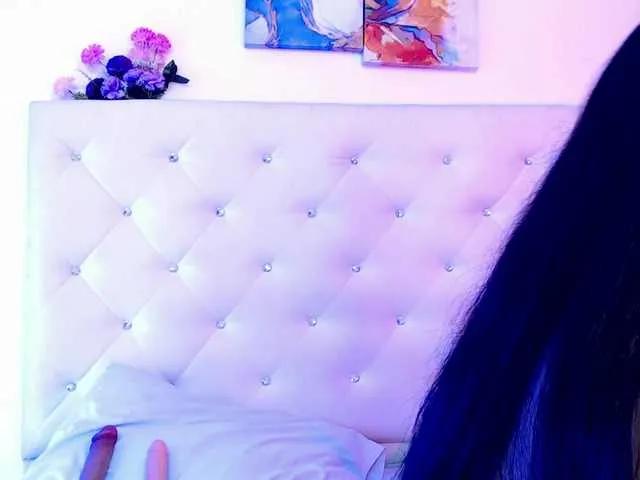 Offline mollycurvyhot on BongaCams