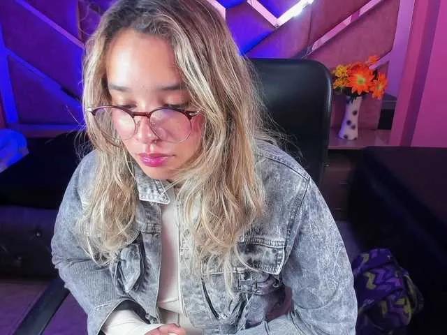 Offline OliviaFox on BongaCams