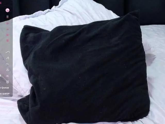 playfulcurvy on BongaCams
