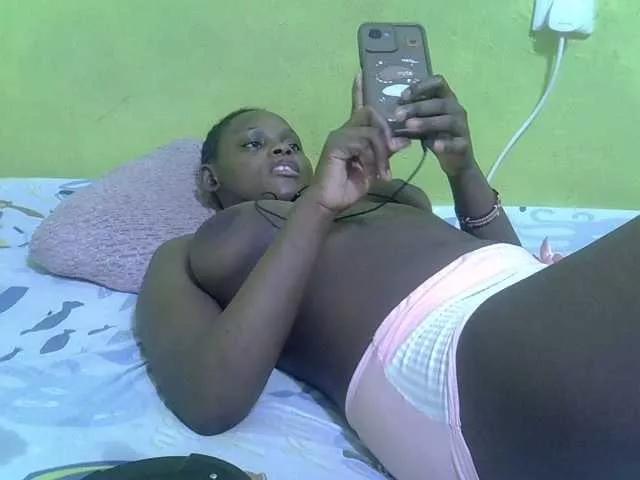 Offline queendebbie on BongaCams