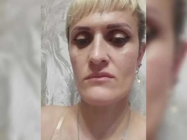 Offline Raisin on BongaCams