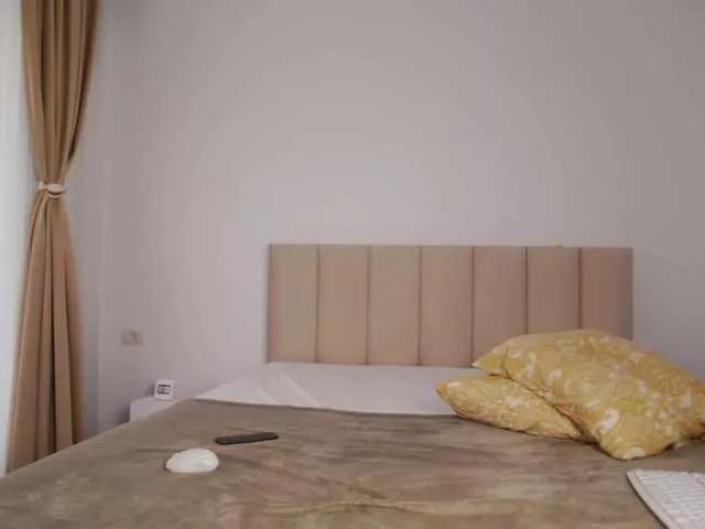 Offline Saradiamond01 on BongaCams