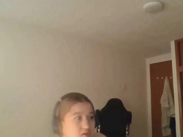 Offline Silverlbeekerry on BongaCams