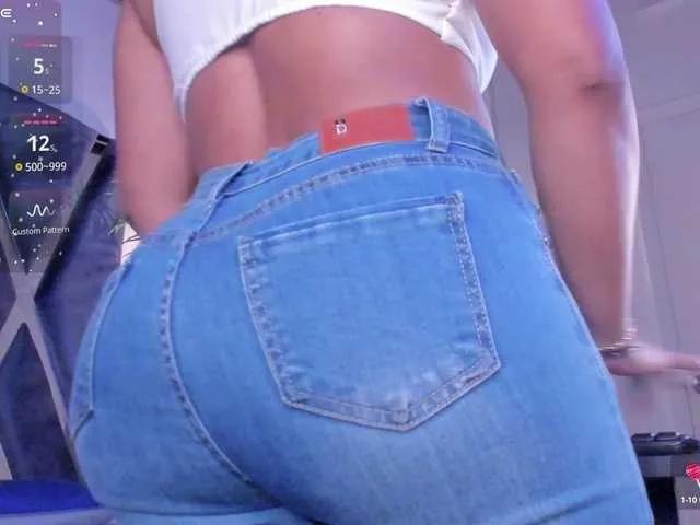 Offline strong-girl on BongaCams