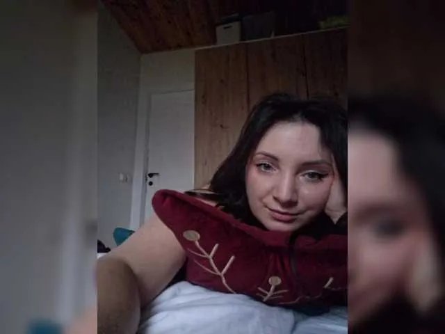 Succubus13 on BongaCams 
