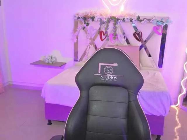 Offline ZURY-TAY on BongaCams