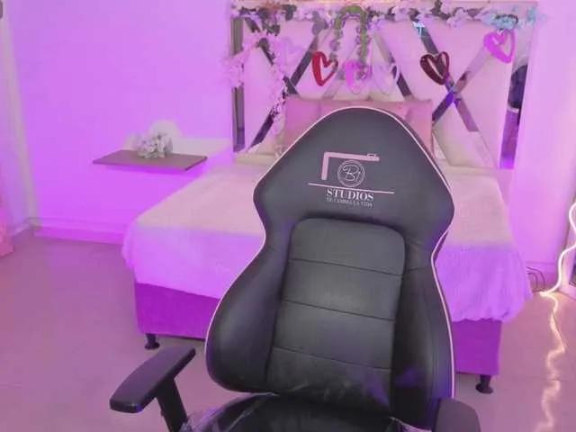 Offline ZURY-TAY on BongaCams