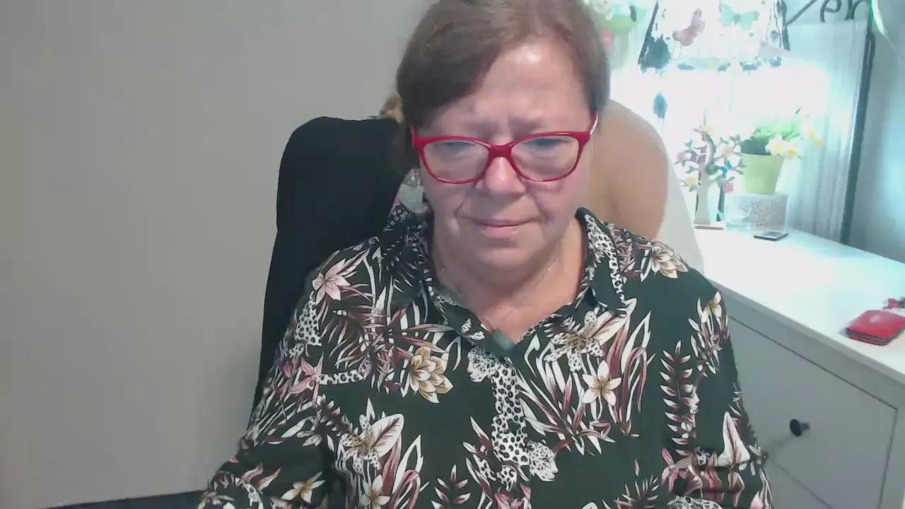 Freechat adele69sexy on Cam4