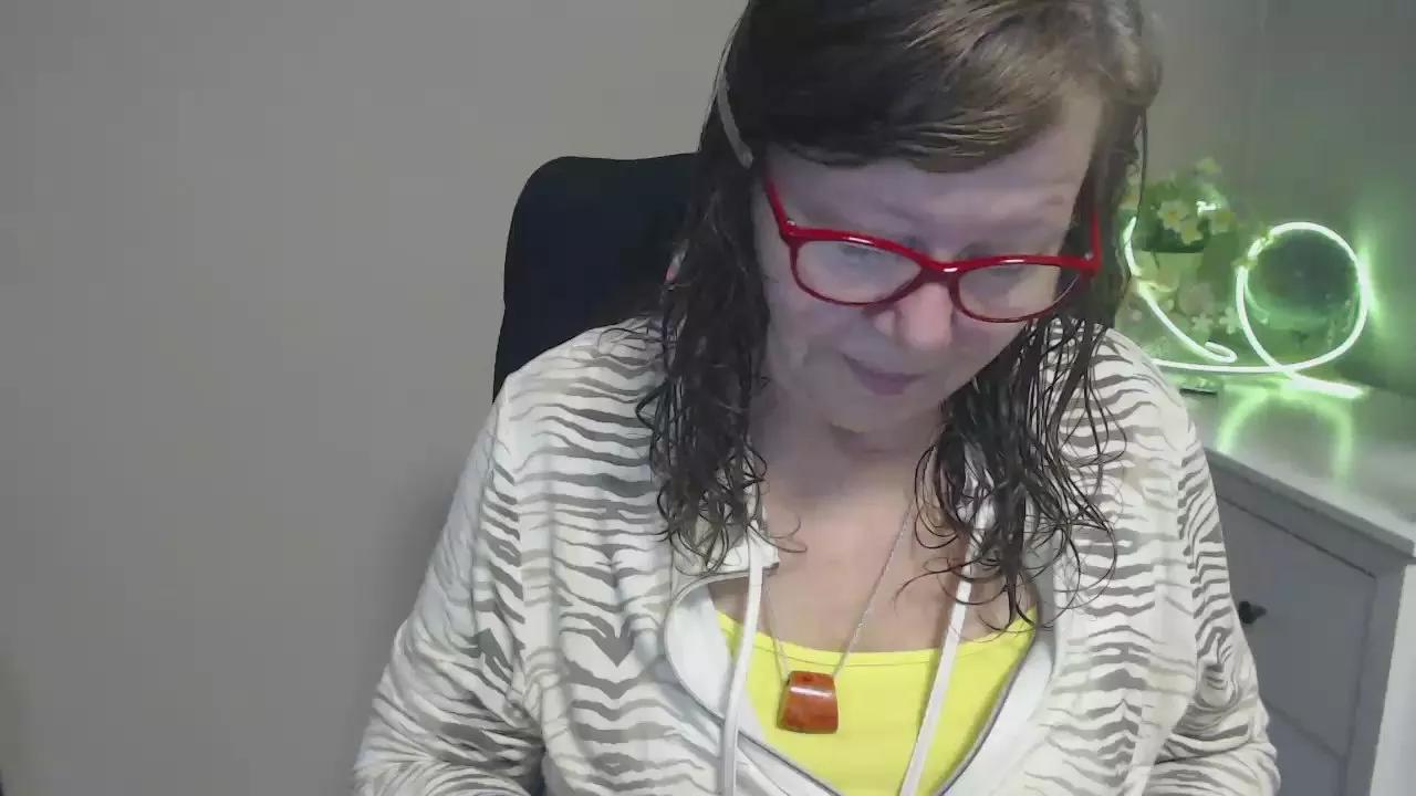 Freechat adele69sexy on Cam4