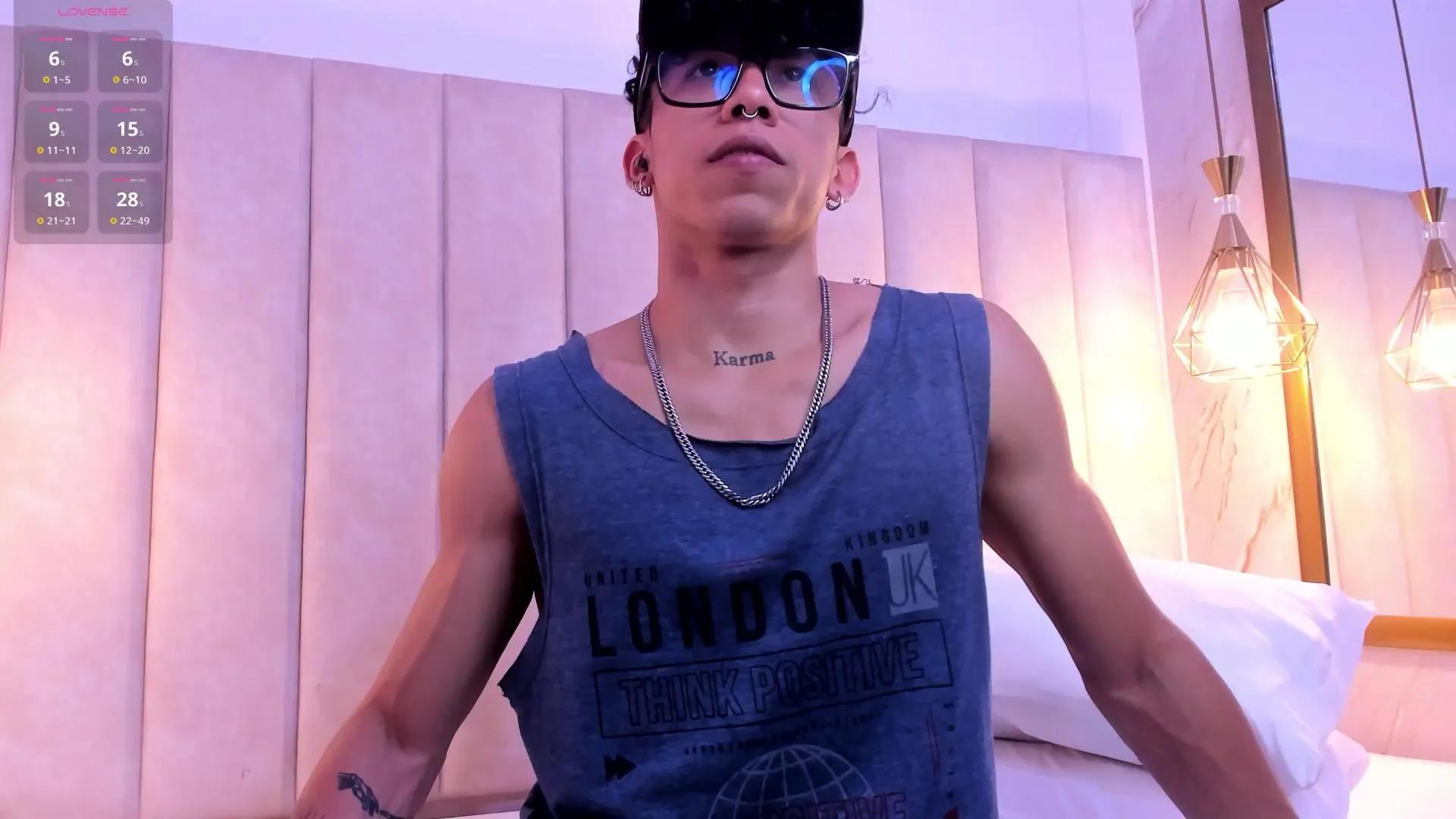 Akaza_ on Cam4 