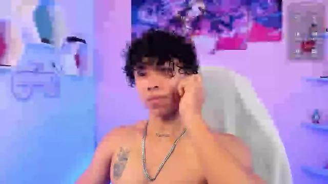 Akaza_ on Cam4 