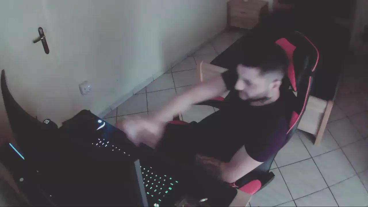 AlbanianFker21 on Cam4