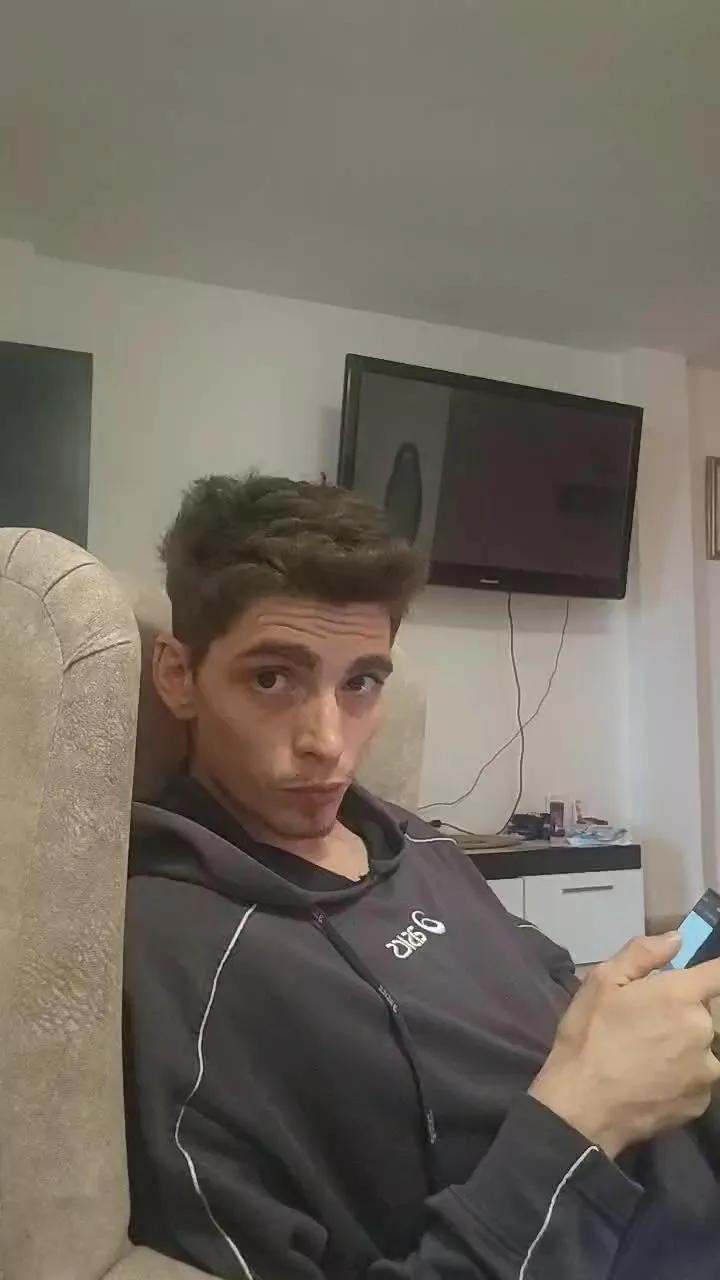 Offline albertillo2 on Cam4