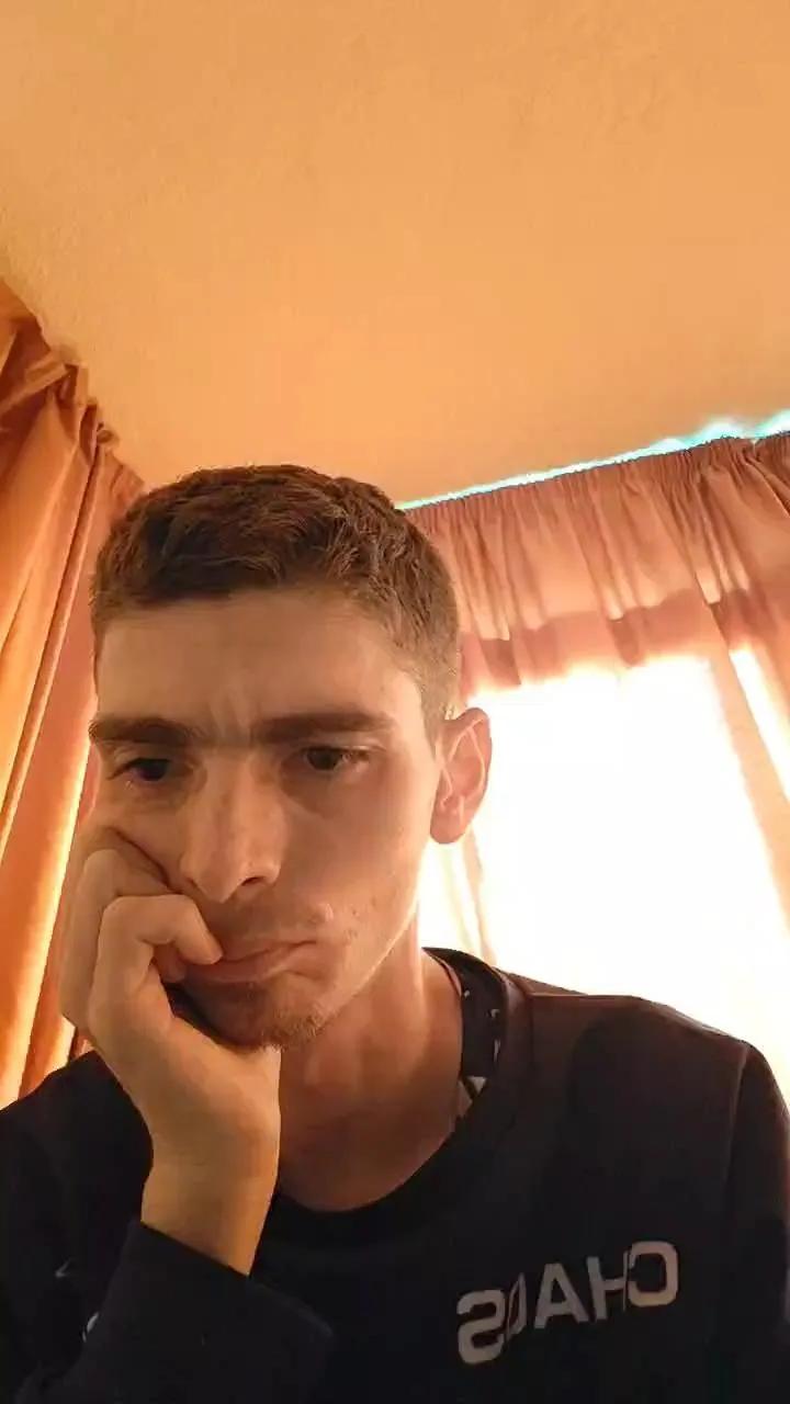 Offline albertillo2 on Cam4